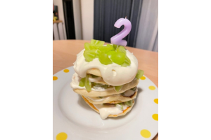 パンケーキとマスカットで作ったケーキ