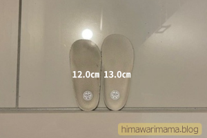 アシックスのベビーシューズの中敷きの写真