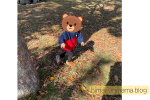 アシックスのベビーシューズを履いて走る子ども