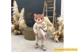 1歳頃の子どもがアシックスのベビーシューズを履いている画像